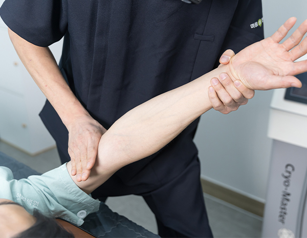 도수치료 · 운동치료 이미지